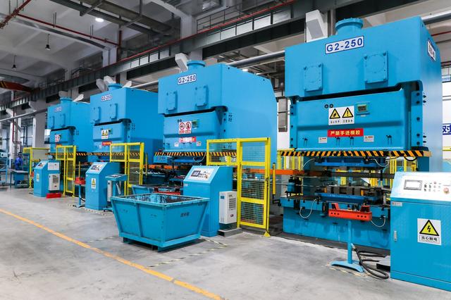 布局全球化戰(zhàn)略 奧克斯中央空調(diào)以智能化升級(jí)引領(lǐng)物料搬運(yùn)裝備制造新篇章